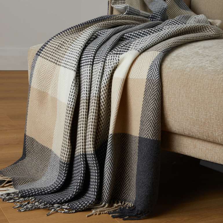 Downpatrick Cashmere and Lambswool Throw - Foxford